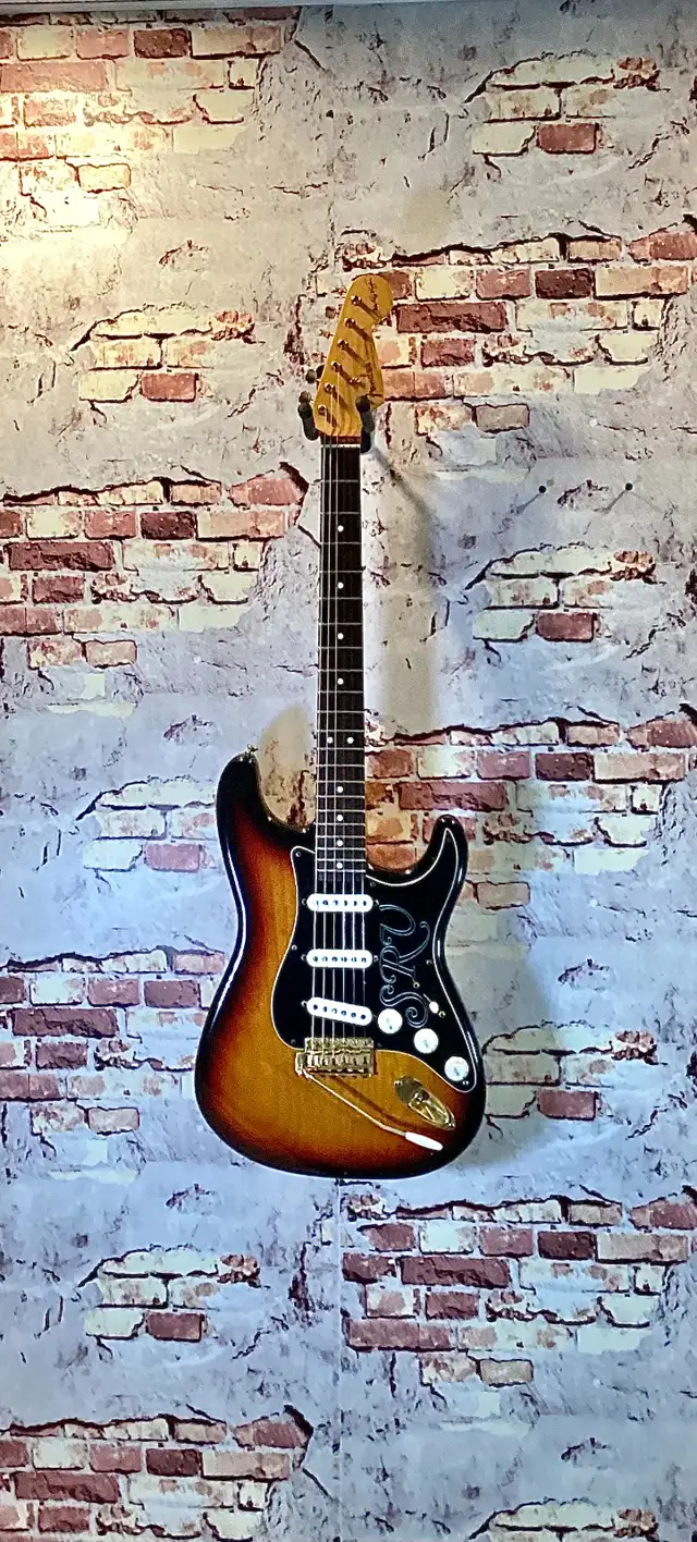 Fender Stevie Ray Vaughan Stratocaster - 1995 in Guitars in Oakville / Halton Region - Image 2