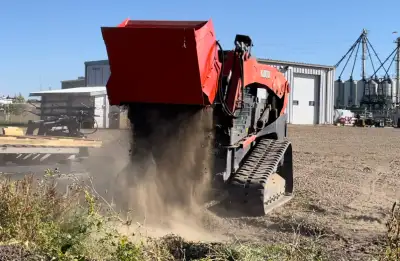 Our most popular high production mobile screener for use on your jobsite. Save money on moving mater...