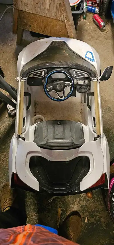 Voiture électrique pour enfants simplement besoin d'un chargeur