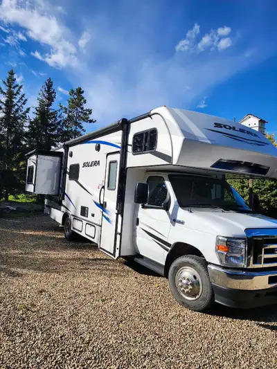 20,000 kms, purchased new Feb 2023. Ford E460, 7.3L V8 / 350HP, Auto leveling Jack's, 190W solar pan...
