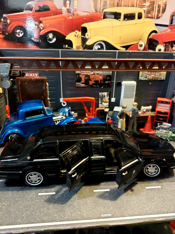 Diecast Cars 1:24 th Scale  in Toys & Games in Hamilton - Image 3