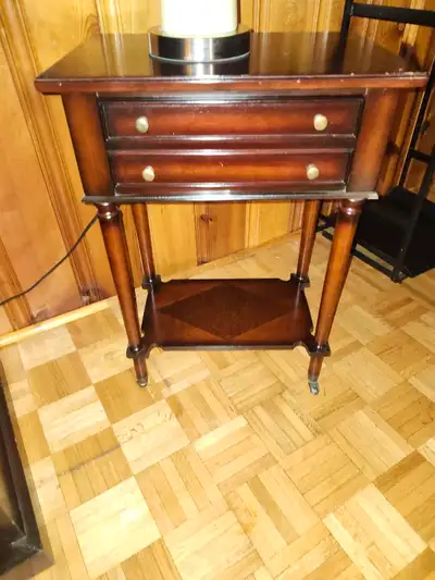 Petite table Bombay avec tiroir