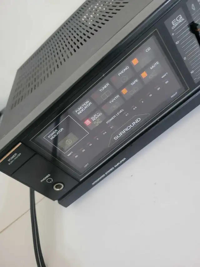 vintage citizen DLX JS6051 A Integrated stereo amplifier in General Electronics in Oakville / Halton Region - Image 3
