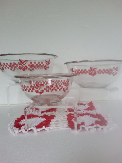 Pyrex Red Cherry/Gingham Checkered Clear Nesting Mixing Bowls in Kitchen & Dining Wares in City of Toronto - Image 7