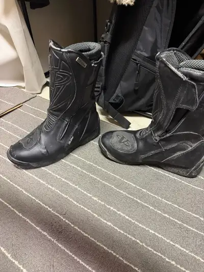 NITRO motorcycle riding boots in used condition for ladies size 8. Good for: • Motorcycle riding • B...