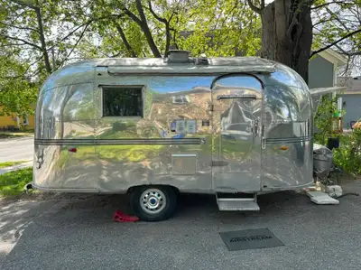 Stunning 16' 1959 Super Flea vintage Airstream Bambi. New flooring, all new upholstery, stainless st...