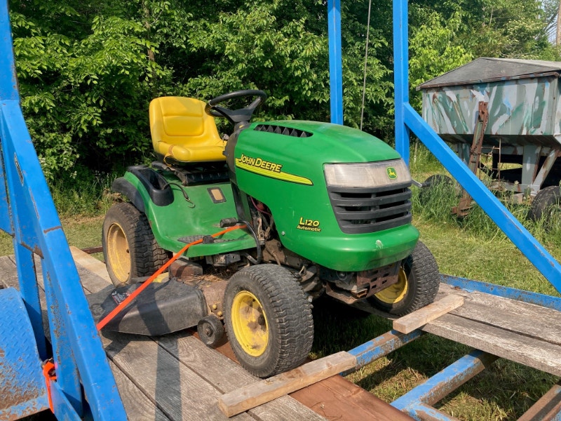 John Deere L120 Lawn Tractor Lawnmowers & Leaf Blowers Owen Sound