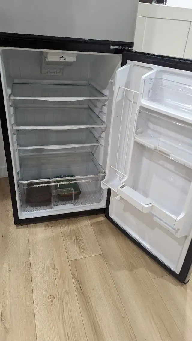 frigo congélateur , fridge freezer DANBY in Refrigerators in City of Montréal - Image 4