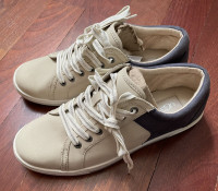 NEW UGG Men’s Shoes Size 7 Fur inside NEVER WORN (narrow)