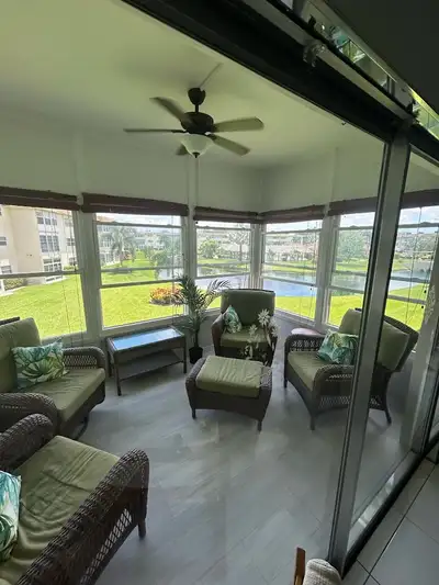 CONDO 4 1/2 A HAWAIIAN GARDEN A 15 MINUTES DE LA PLAGE TOUT LES SERVICES A PROXIMITÉS, BILLARD, PISC...