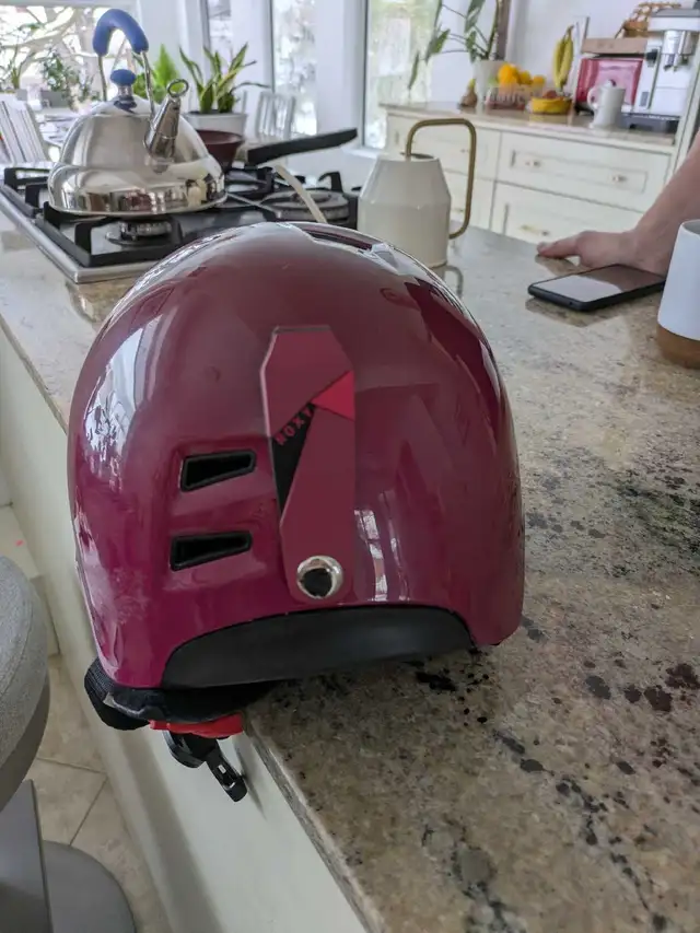 Roxy Ski / Snowboard Helmet in Ski in Kitchener / Waterloo - Image 4