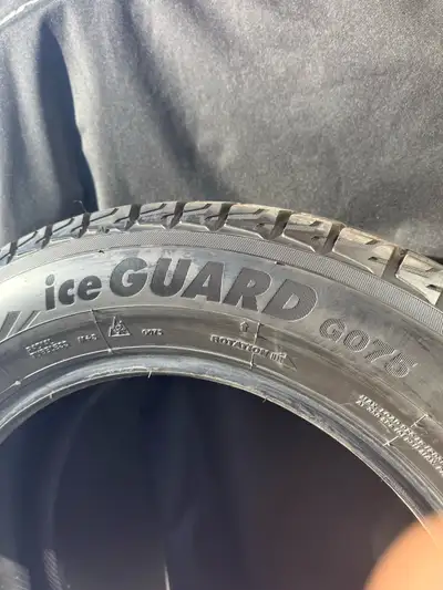 Pneus d’hiver Yokohama Ice Guard GO75 , 245 60 R18 . Usure 8/32 -9/32 . Utilisés une seule saison ....