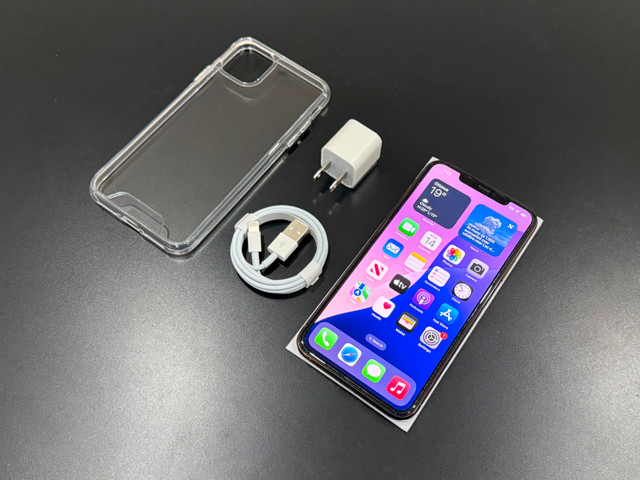 Apple iPhone 11 PRO MAX 256GB Gold - UNLOCKED - READY TO GO! in Cell Phones in Calgary - Image 2