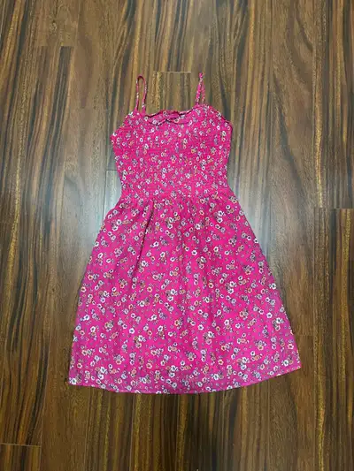Women’s sleeveless floral print smocked dress - size small, View more