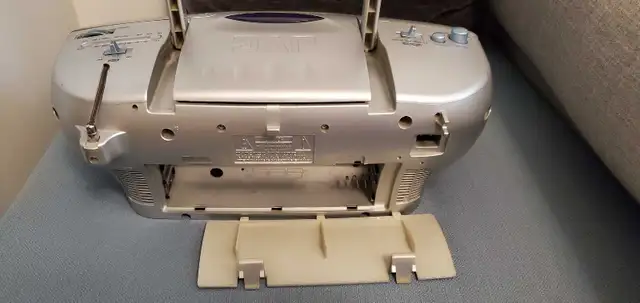 JVC RC-BX30 Portable System in Stereo Systems & Home Theatre in Markham / York Region - Image 5