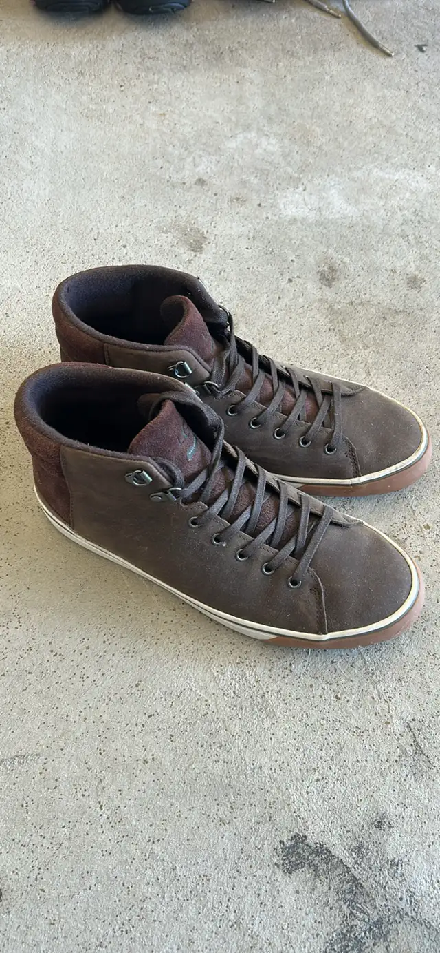 Uggs Men’s Dress Shoes in Men's in Mississauga / Peel Region - Image 2