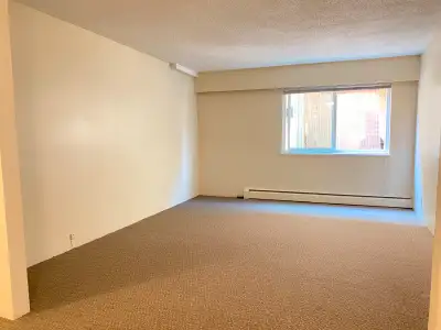 1 bed available now at Elliot Manor!