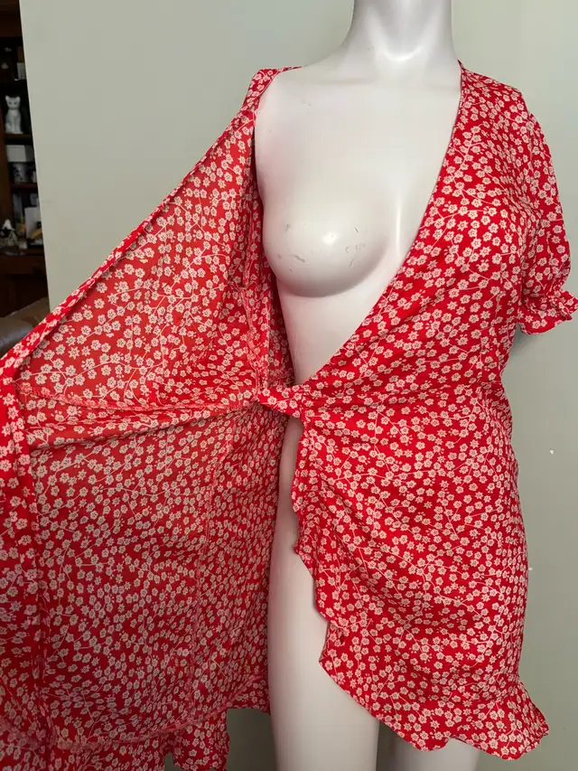 Large Lucky Leaves Wrap Dress in Women's - Dresses & Skirts in Kitchener / Waterloo - Image 4