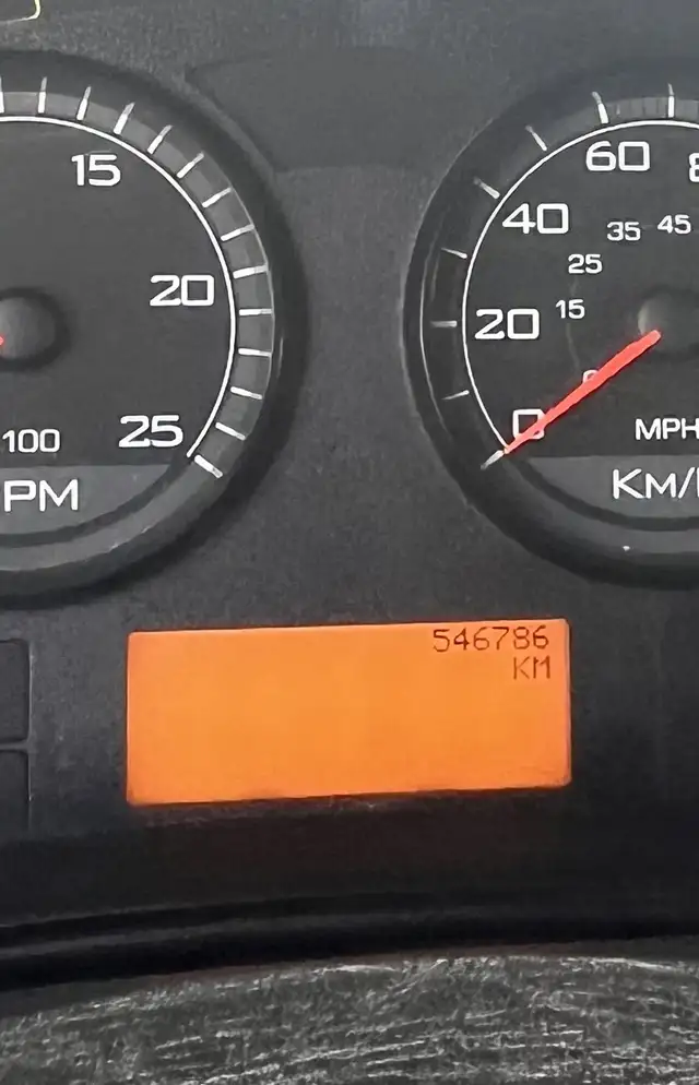 2017 International Prostar, ISX 485HP, 18spd Manual, 46 rears! in Heavy Trucks in Saskatoon - Image 9