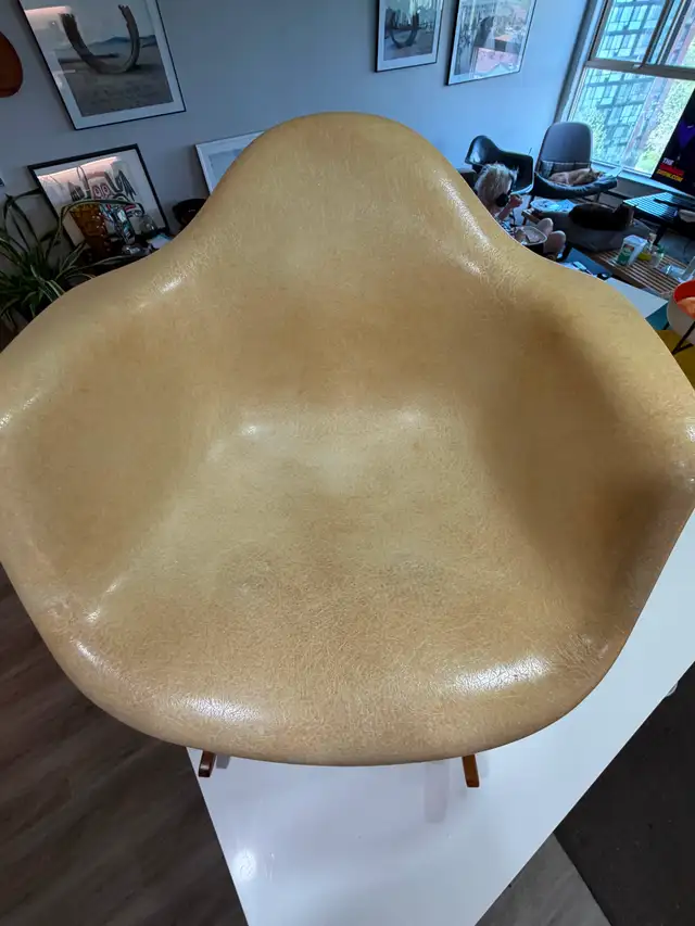 Eames | Herman MIller 1950s Armshell Rocking Chair in Chairs & Recliners in Mississauga / Peel Region - Image 6