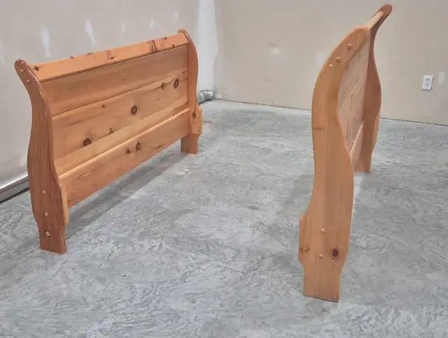 Solid Pine Queen Bed Frame 65669430254211120