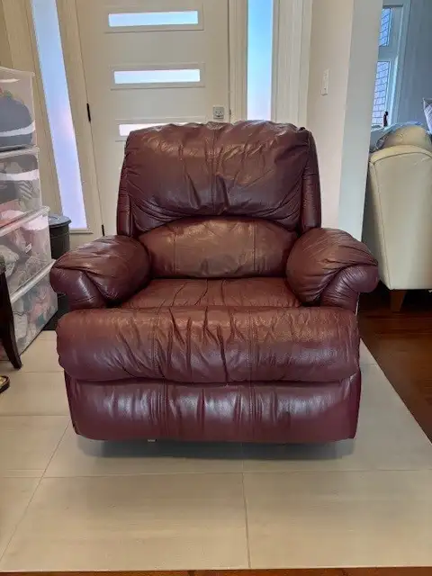 Loveseat and Recliner Chair Set in Couches & Futons in Edmonton - Image 6