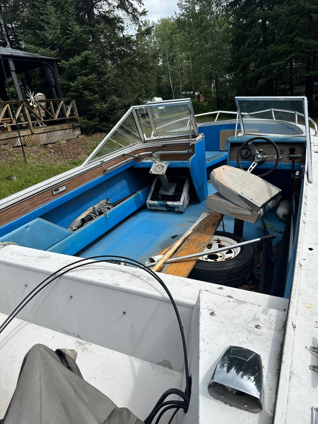 ‘78 Crestliner 17ft Outboard Boat in Powerboats & Motorboats in Thunder Bay - Image 2