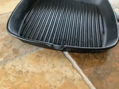 POÊLE EN FONTE POUR GRILLER, View more