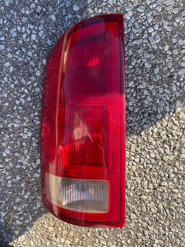 2002-2006 Dodge Ram 1500 Drivers Taillight  in Auto Body Parts in Sarnia