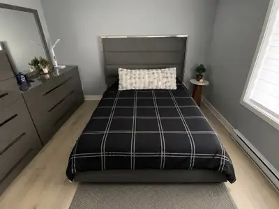  Ensemble de chambre moderne gris foncé - Excellente conditions, View more