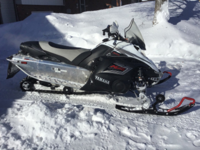 2008 Yamaha FX Nytro has Reverse and Electric start 2145km in Snowmobiles in Winnipeg - Image 2