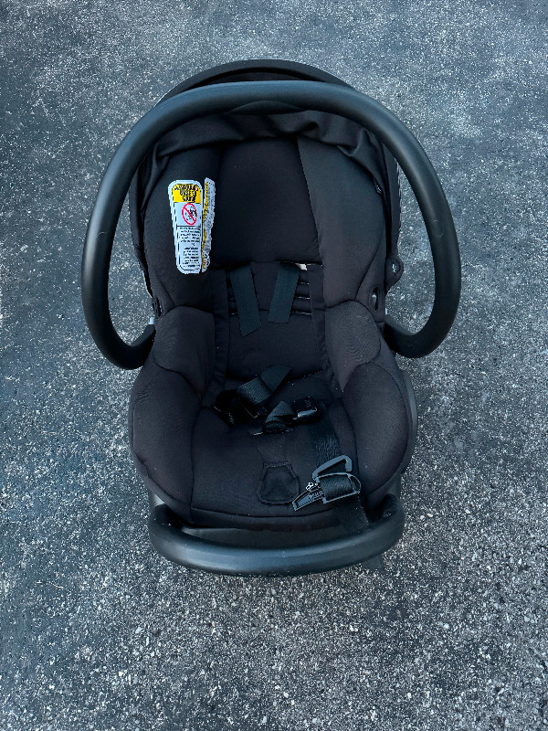 Maxi cosi car seat mico max 30 dans Poussettes, porte-bébés et sièges d'auto  à Ouest de l’Île - Image 4