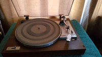 Yamaha YP-211 Natural Sound Turntable Record Player