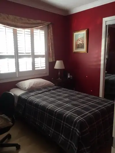 Hello, we have one room available for rent in a quiet, well‑kept home near McCowan & Lawrence. Conve...