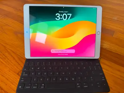 Selling a 9.7-inch iPad Pro in excellent condition, barely used and always kept in a case. Comes wit...