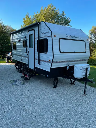 2021 Taylor Coach 18’ with only 3000km. Well equipped . $26000.00