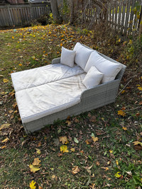Outdoor bed 