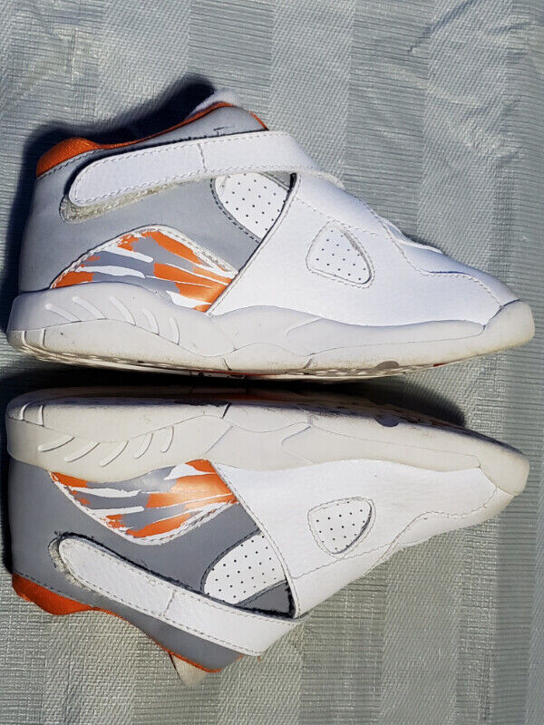 Pre owned 2007 air jordan 8 orange blaze gray Toddler size 10C in Other in City of Toronto - Image 3