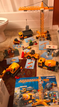 SOLD Vintage discontinued playmobil “ CONSTRUCTION SET “