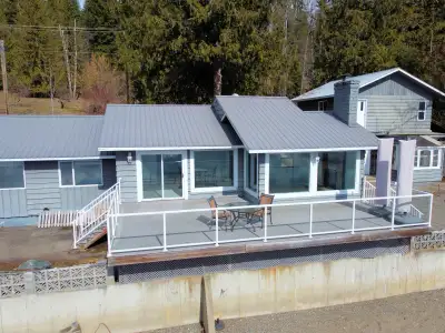 2+ bedroom, 2 bathroom waterfront house available to rent in Magna Bay. Property features beautiful...