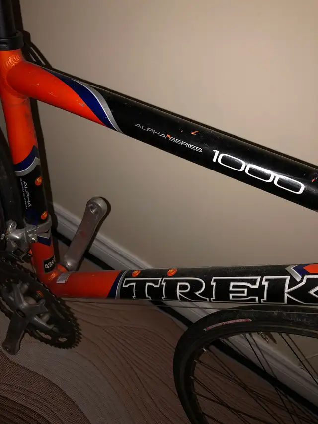 Trek road bike 43 cm in Road in City of Toronto - Image 5