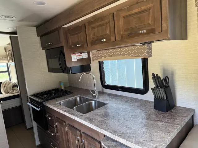 2019 Jayco Greyhawk Motorhome in RVs & Motorhomes in Grande Prairie - Image 7