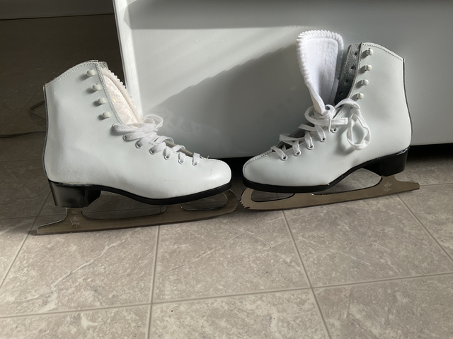 Skates. in Skates & Blades in Ottawa - Image 3