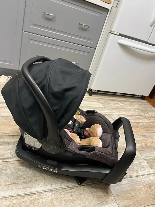 Infant car seat in Strollers, Carriers & Car Seats in City of Toronto - Image 5