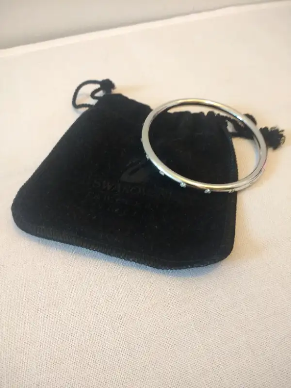 Swarovski Silver Crystal Bangle Bracelet in Jewellery & Watches in Ottawa - Image 4