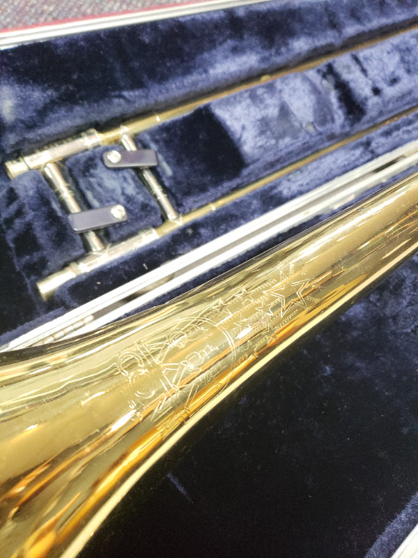 conn director's shooting stars trombone -60's- with case & MP in Brass in Cole Harbour - Image 2