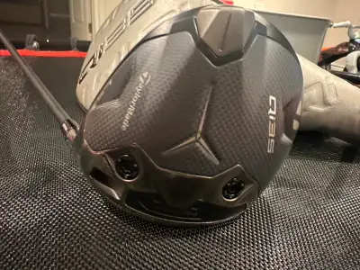 TAYLORMADE Qi35 DRIVER LS VERSION ( LOW SPIN) .. 9 DEGREES OF LOFT.. STOCK MITSUBISHI CHEMICAL KAILI...