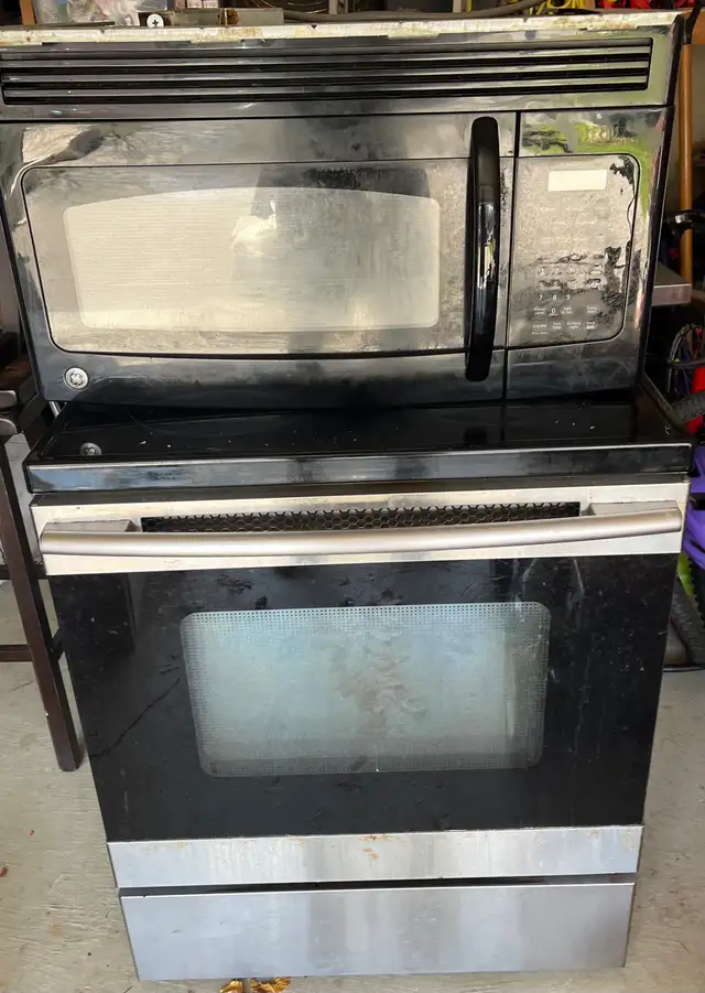 Oven and Microwave Range in Stoves, Ovens & Ranges in Hamilton - Image 2