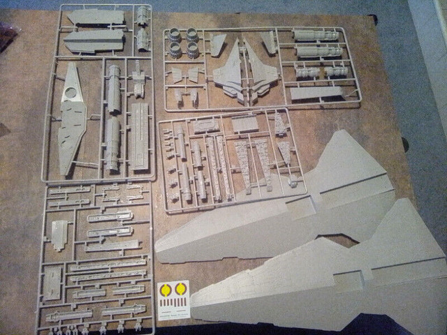 Star Wars - Revell 2008 Republic Star Destroyer Model complete in Toys & Games in St. Albert - Image 3