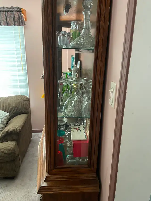 Antique China Cabinet/Hutch in Hutches & Display Cabinets in Oshawa / Durham Region - Image 4